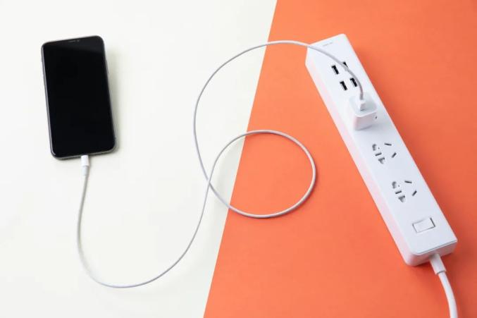 The correct way to charge a mobile phone